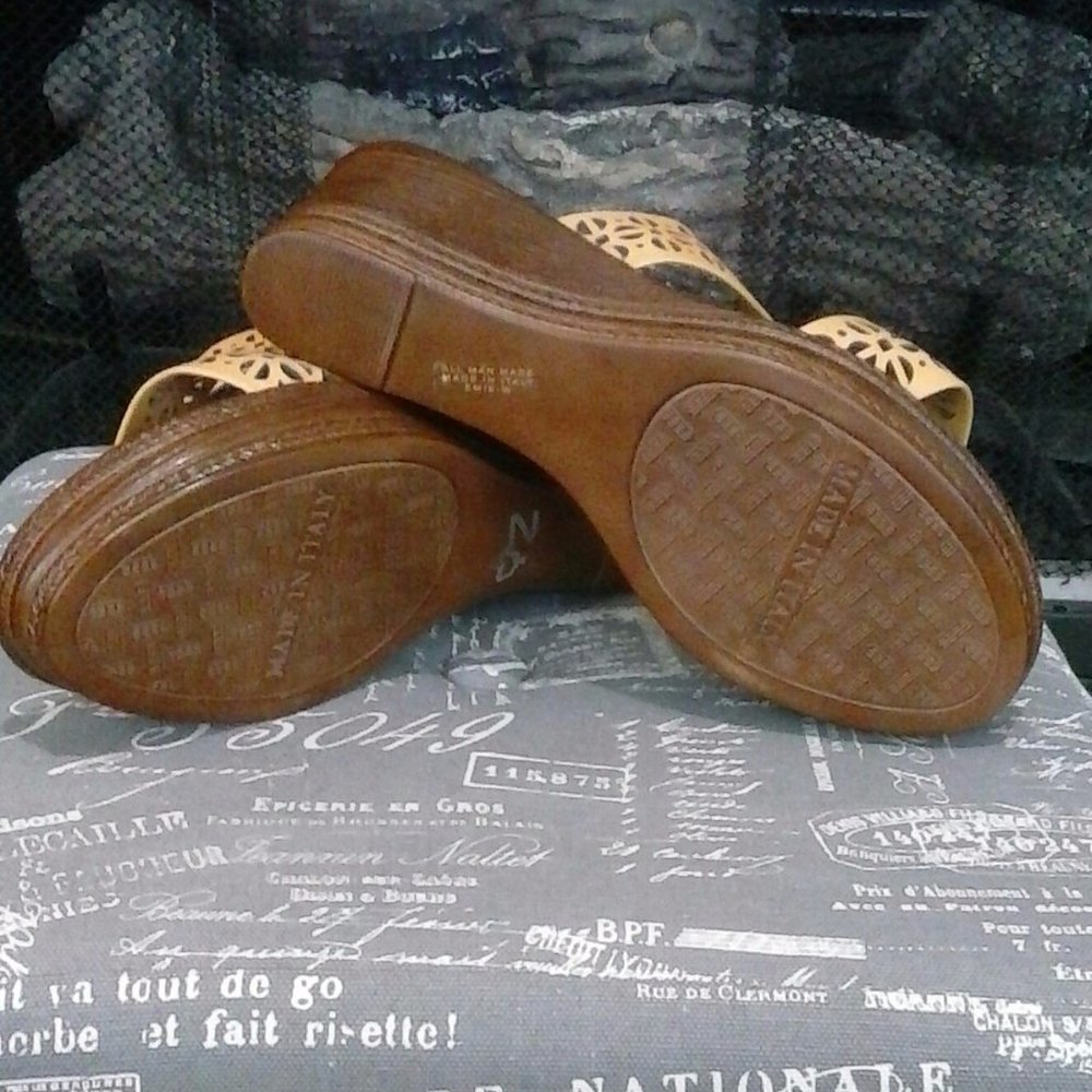Italian Shoemakers Sandals - Picture 4 of 4